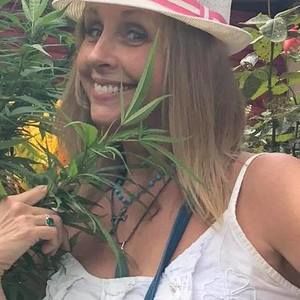 Meet your Posher, Ella